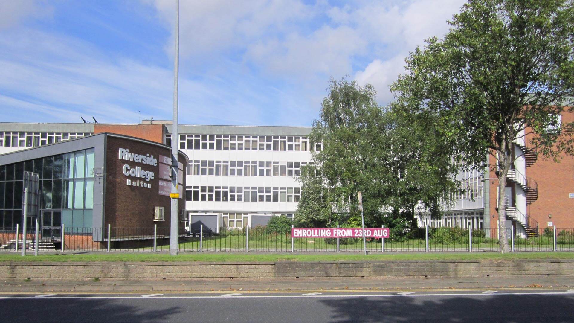 Riverside College Ranking & Student Reviews Uni Compare